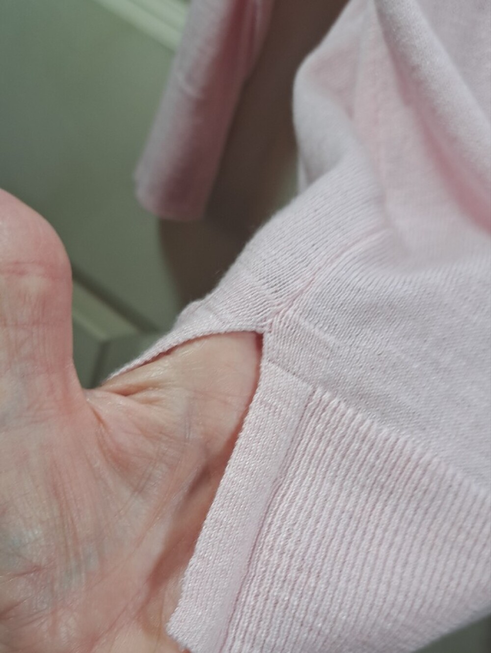 Banana Republic Pale Pink V-Neck Lightweight Sweater - Picture 4 of 7